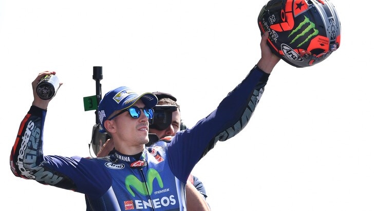 Rossi: omaggi a Totti e Hayden sul casco