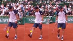 Roland Garros, Schwartzman contro Djokovic stupisce anche con i piedi