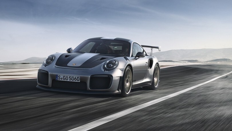 Porsche 911 GT2 RS, una belva scatenata da 700 CV