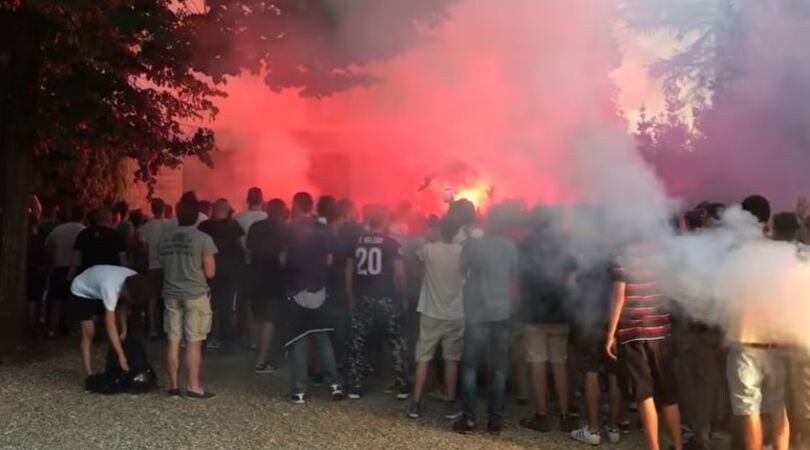 Fiorentina, tifosi contro società: cori sotto casa di Borja Valero