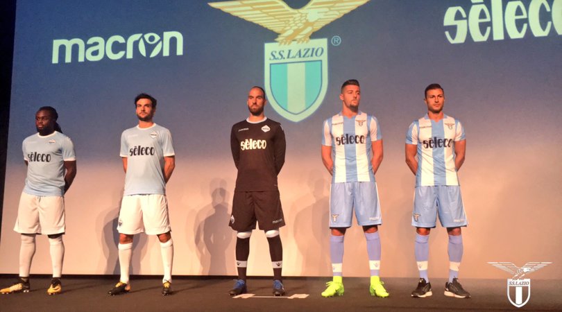 La Lazio presenta le nuove maglie. Non c'è Keita