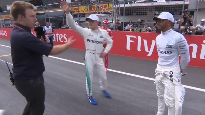 Hamilton non stringe la mano a Vettel
