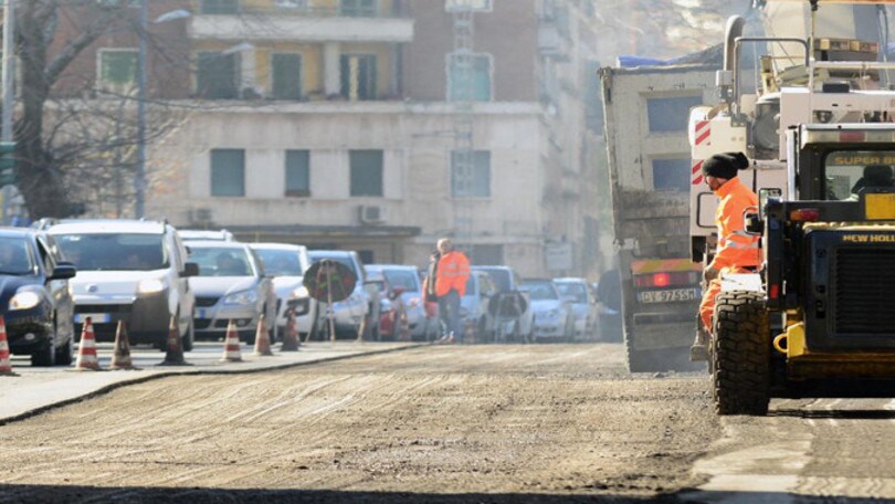 Strade, "emergenza asfalto" in tutta Italia