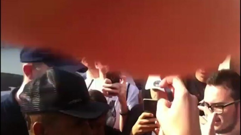 Douglas Costa al J Medical per le visite