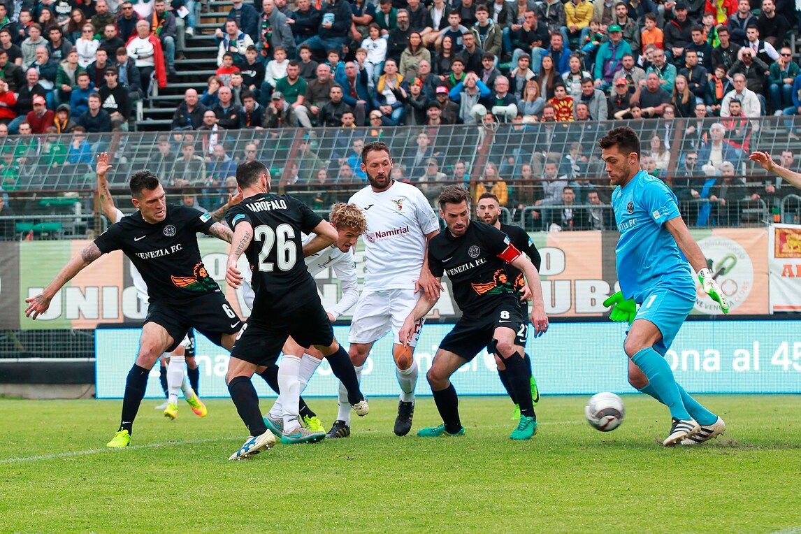 Calciomercato Venezia, dalla Juve Stabia il portiere Russo