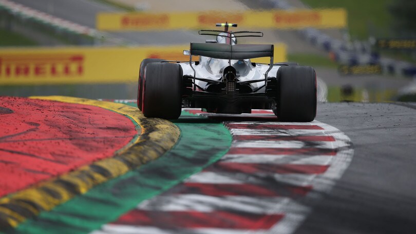 F1 Gp Silverstone: doppietta Mercedes nelle prime libere, Vettel 6°