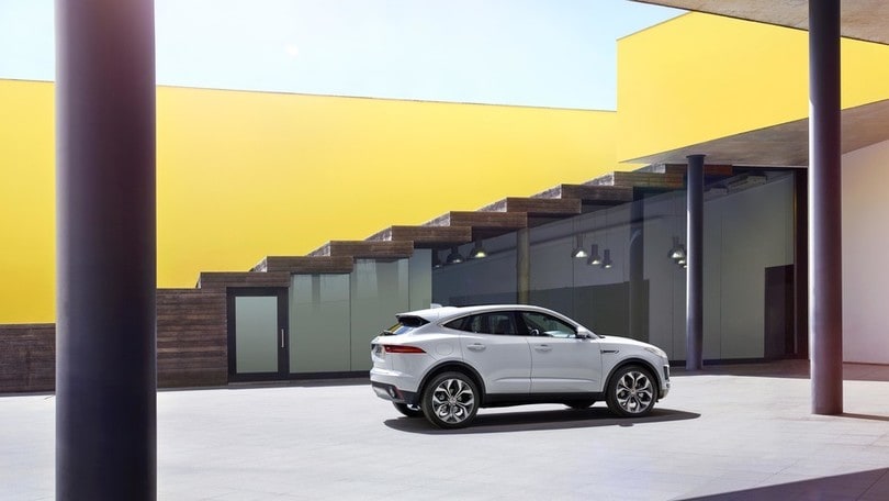 Jaguar E-Pace: foto e prezzi del Suv compatto