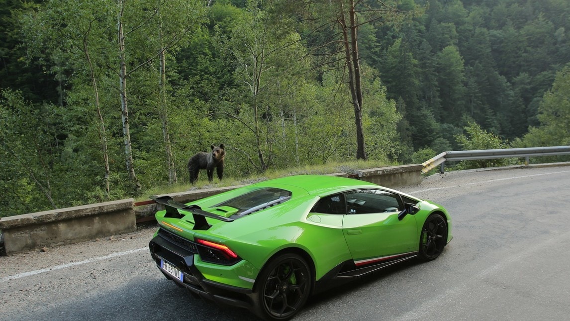 In Transilvania con la gamma Lamborghini Huracàn: un toro in mezzo agli orsi