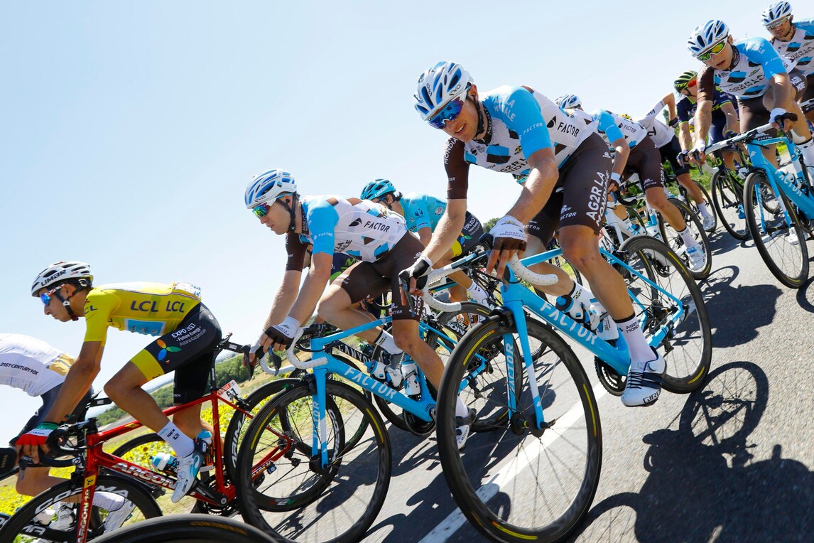 Tour de France: zampata di Matthews, Aru perde la maglia gialla