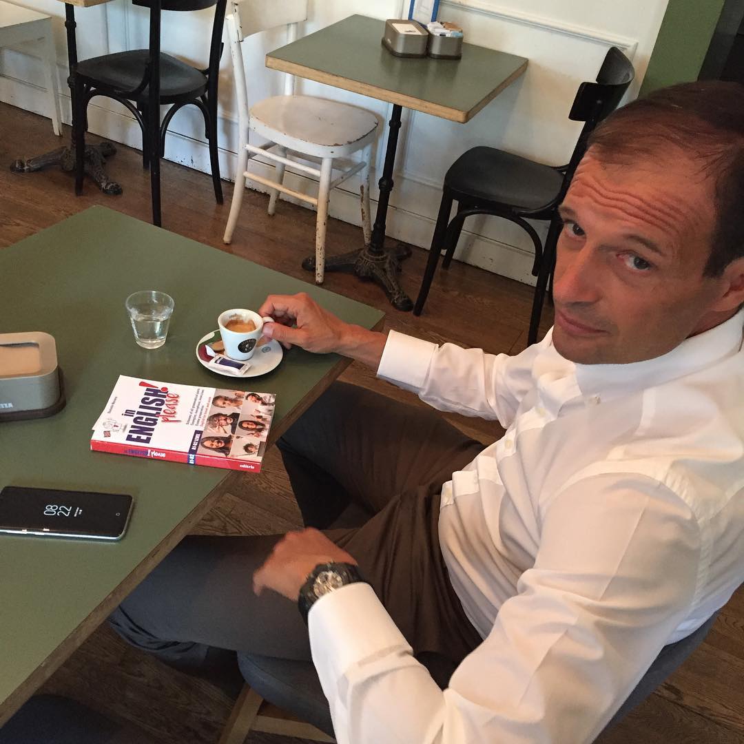 Juventus, Allegri ripassa l'inglese prima della partenza per gli Usa