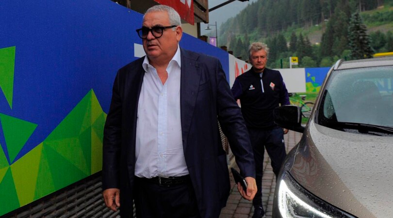 Fiorentina, Bernardeschi e Corvino contestati dai tifosi a Moena