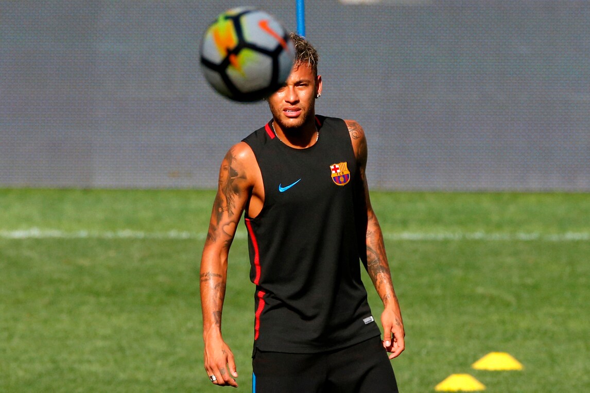 Al centro di clamorose voci di mercato, Neymar si allena in attesa della Juventus