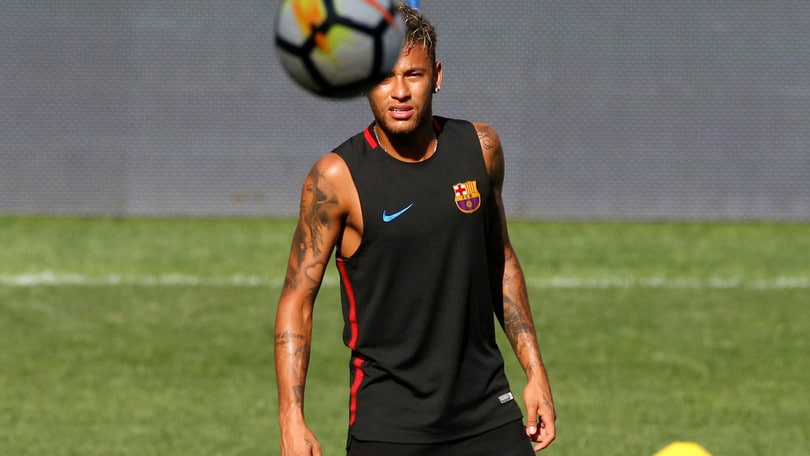 Al centro di clamorose voci di mercato, Neymar si allena in attesa della Juventus