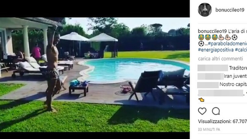 Bonucci, esultanza grintosa per un "colpo da biliardo" in piscina