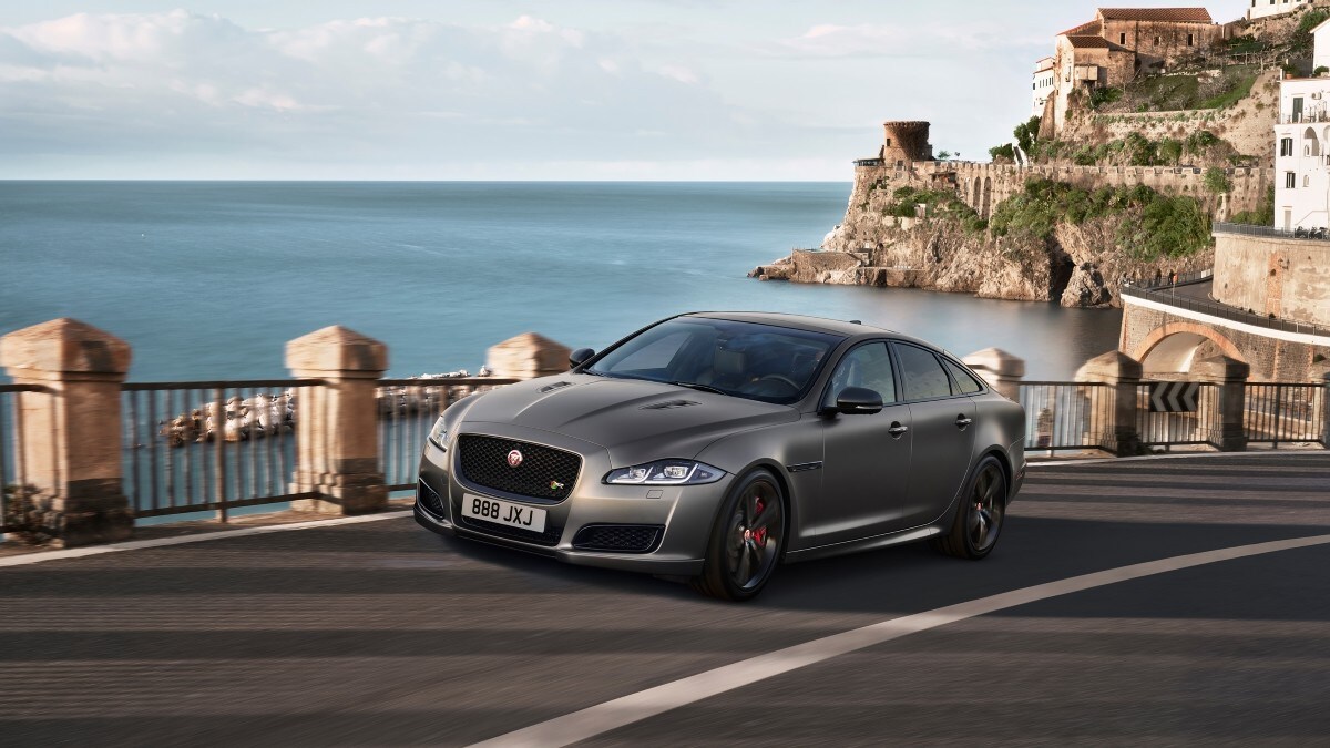 Jaguar XJR 575, per gentleman molto veloci