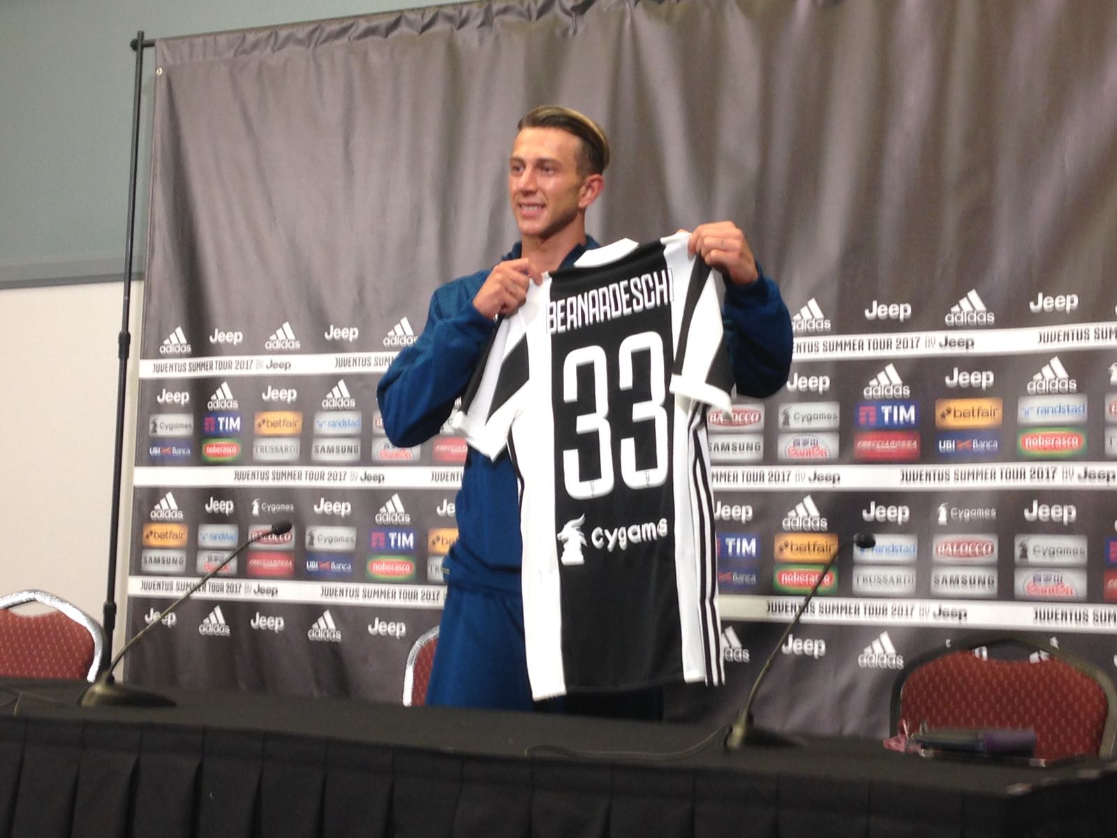 Juventus, Bernardeschi si presenta: «La 10? Dovrò meritarmela»