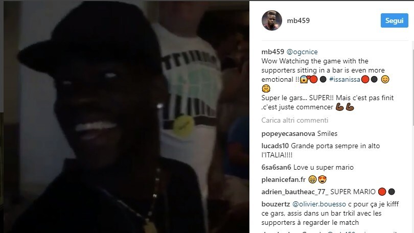 Balotelli segue il Nizza in tv al bar con i tifosi