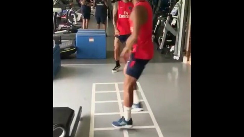 Psg, che show di Dani Alves in palestra