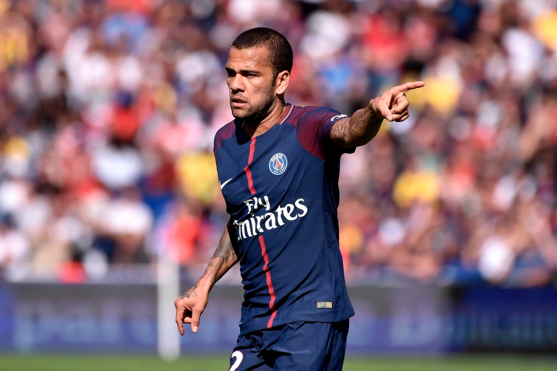 Dani Alves: «Alla Juventus non prendevano rischi e io non ero felice»