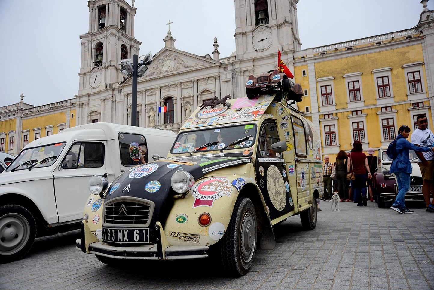 Citroen 2CV, 2 mila esemplari al maxi raduno