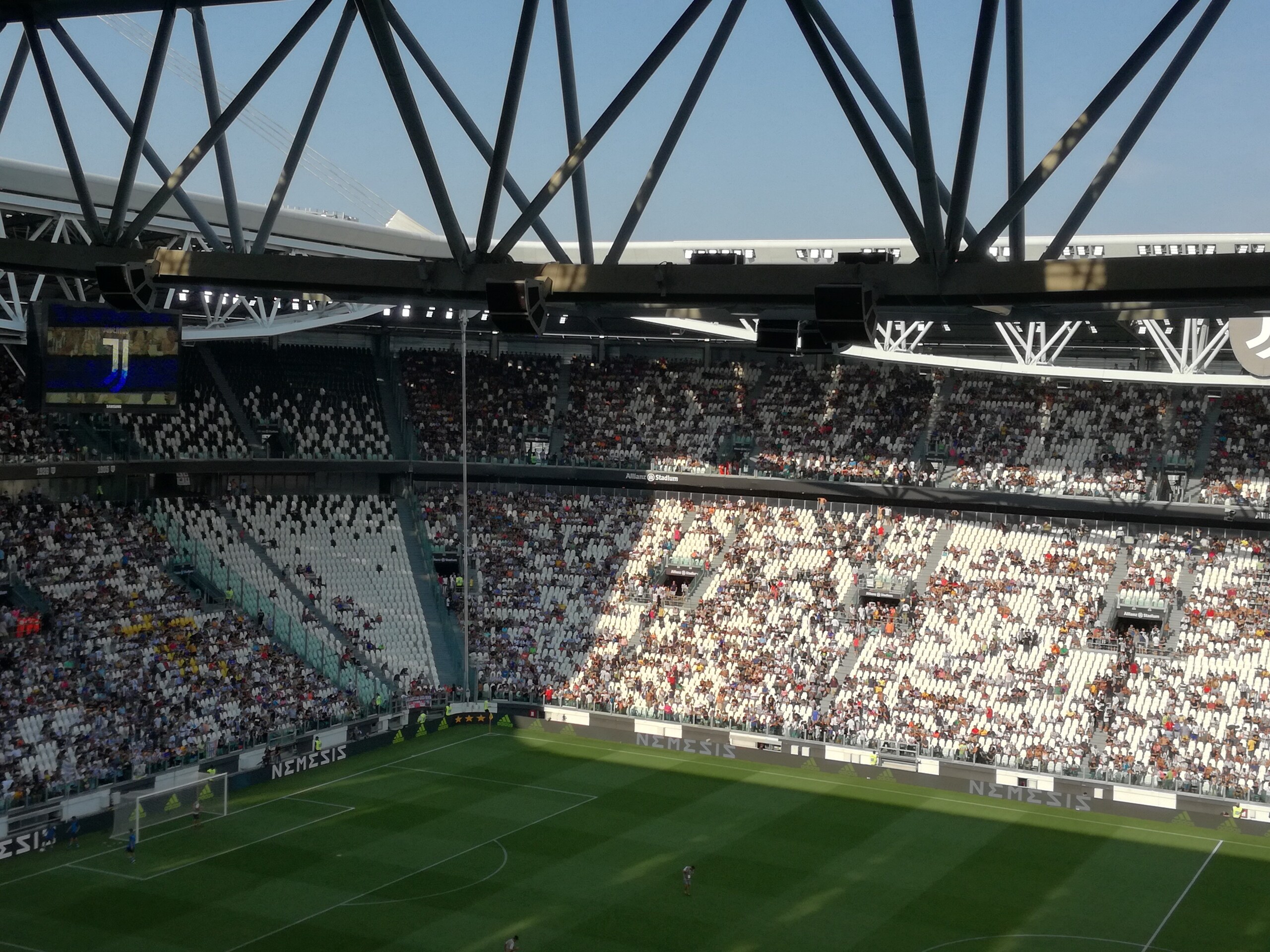 Juventus, allo Stadium si fa spazio per gli scudetti sulle balconate