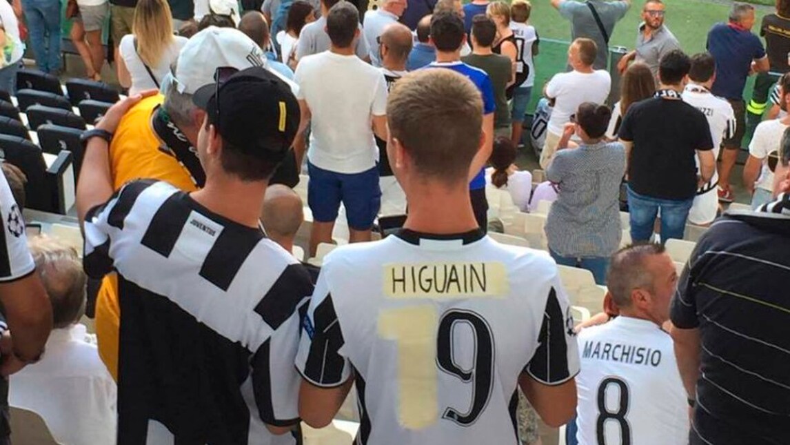 Orfani di Bonucci? I tifosi della Juventus rispondono con la maglia modificata