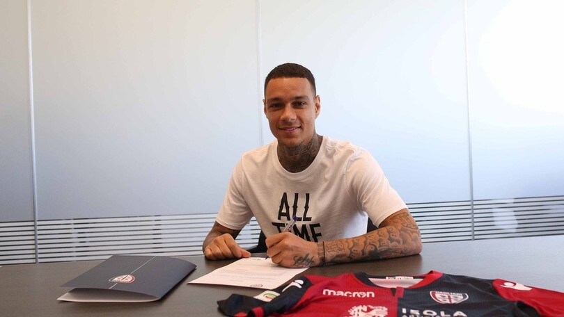 Calciomercato Cagliari, ufficiale: Van Der Wiel a titolo definitivo