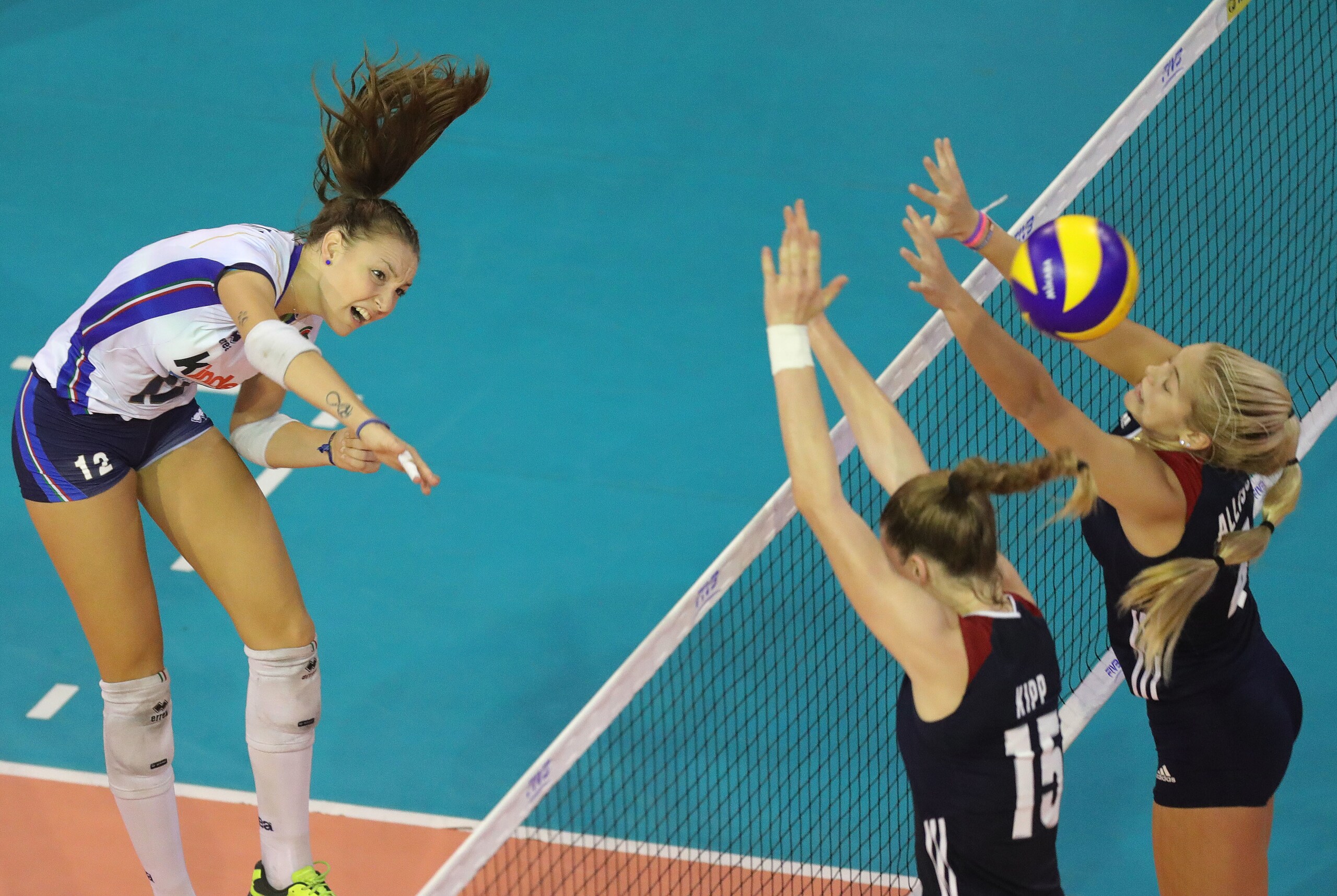 Straordinarie azzurre. Le ragazze di Mencarelli in semifinale
