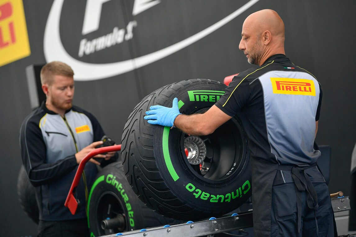 F1, Isola (Pirelli): «Suzuka, Hamilton ha centrato una pole eccezionale»
