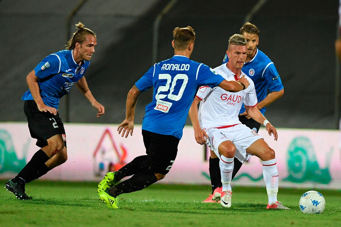 Serie B: Novara e Pro Vercelli ko al debutto con Carpi e Frosinone, vince il Palermo