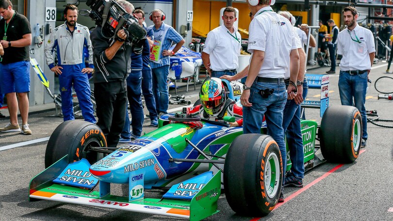 Mick Schumacher gira a Spa in onore di papà Schumi