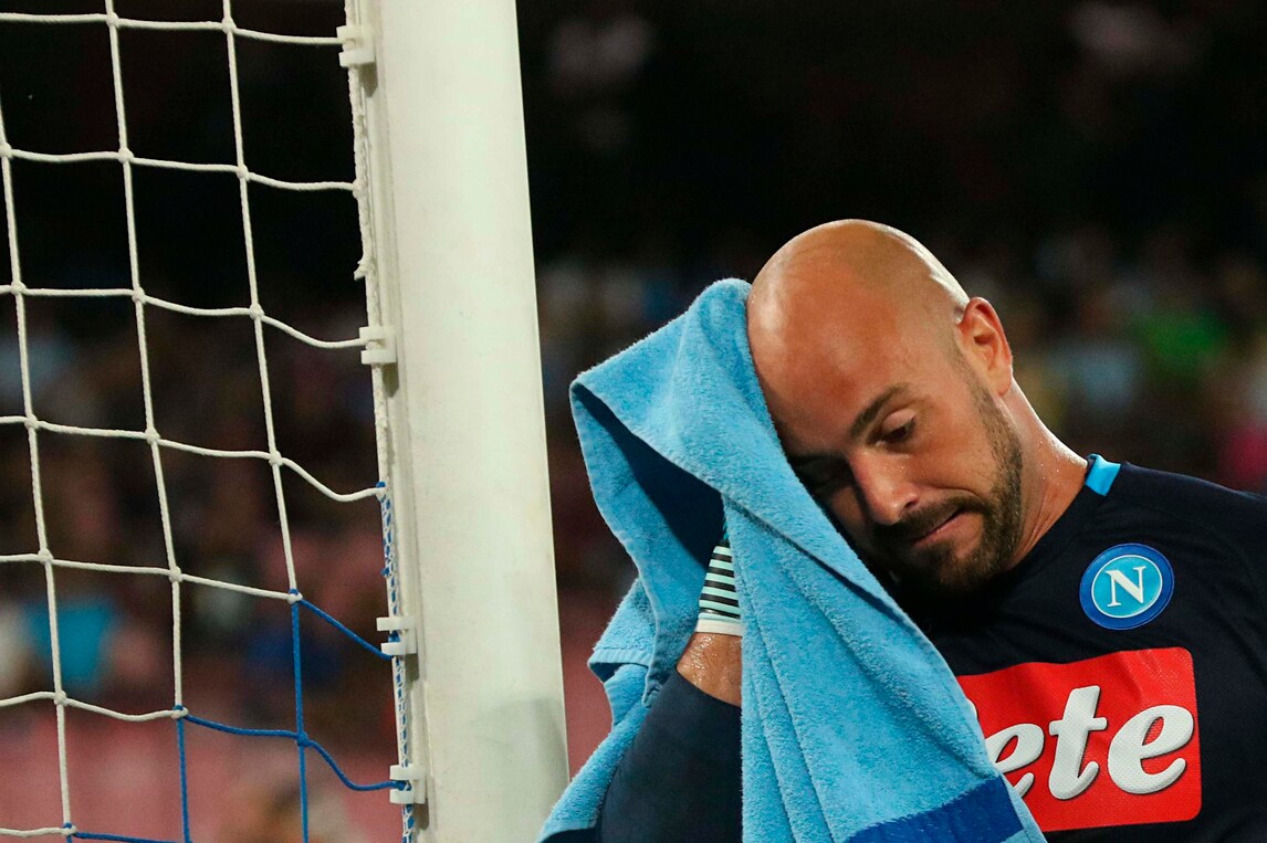 Napoli, fiato sospeso: il Psg chiama e Reina esce in lacrime dal San Paolo