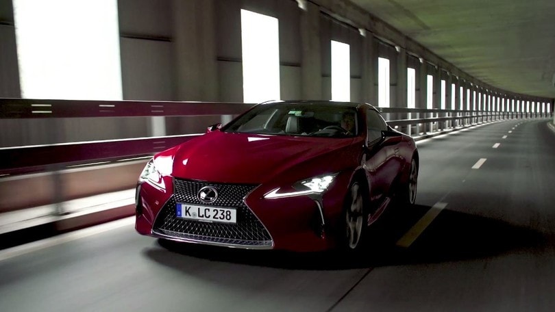 Lexus LC 500, le due anime del lusso