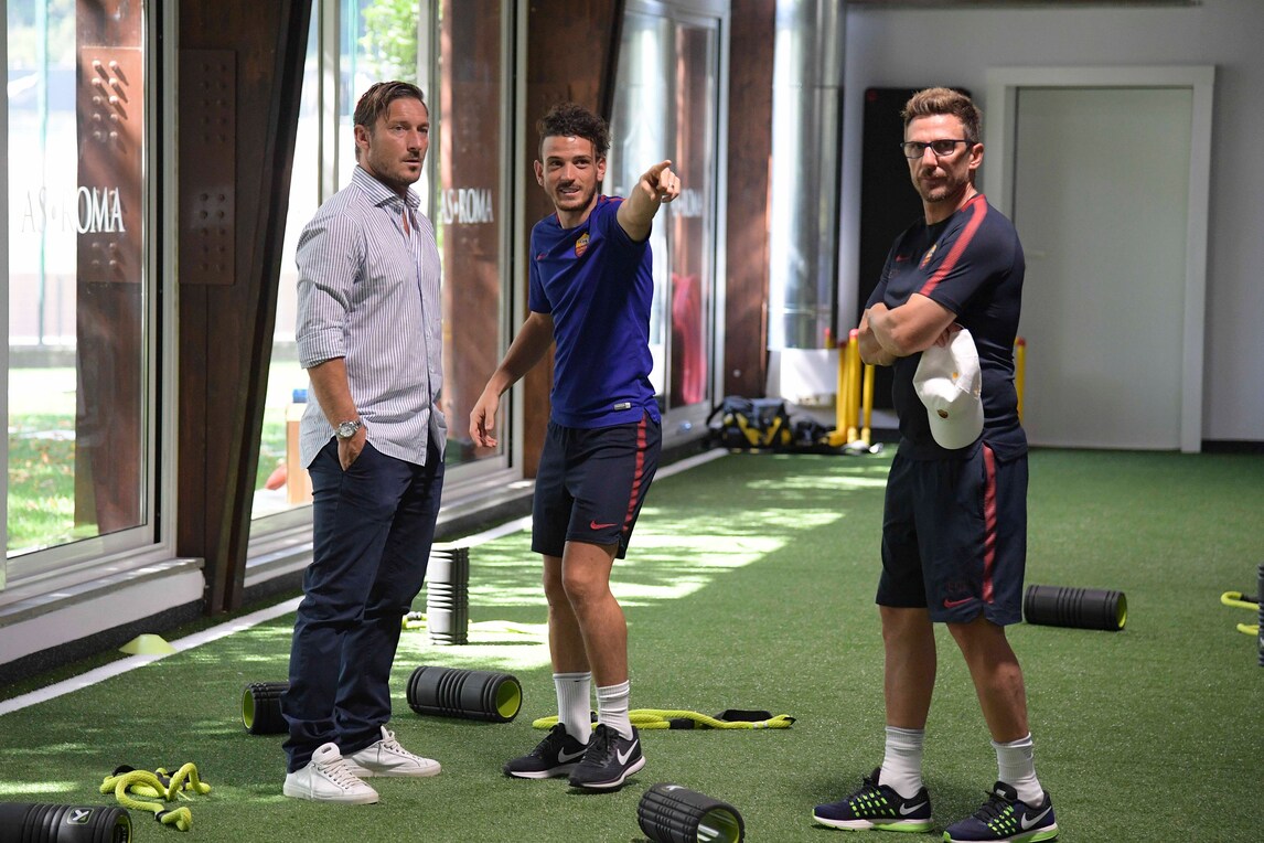«Lite tra Totti e Florenzi. E De Rossi si schiera». Ma la Roma smentisce