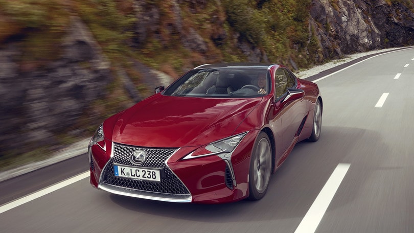Lexus LC500 Hybrid, sportività non convenzionale: prova su strada