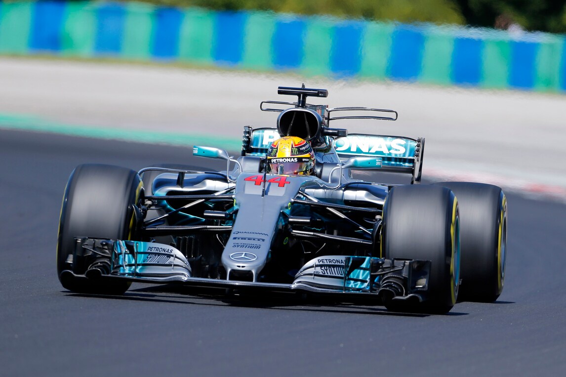 F1, Hamilton: «Voglio vincere e togliere il sorriso a Vettel»