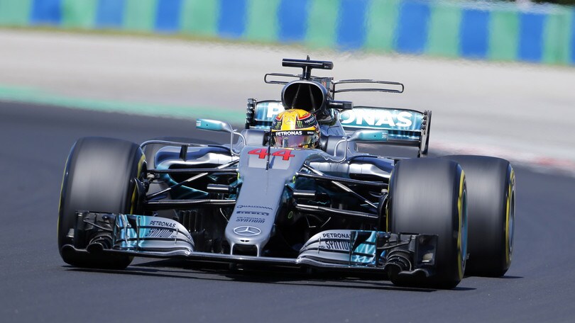 F1, Hamilton: «Voglio vincere e togliere il sorriso a Vettel»