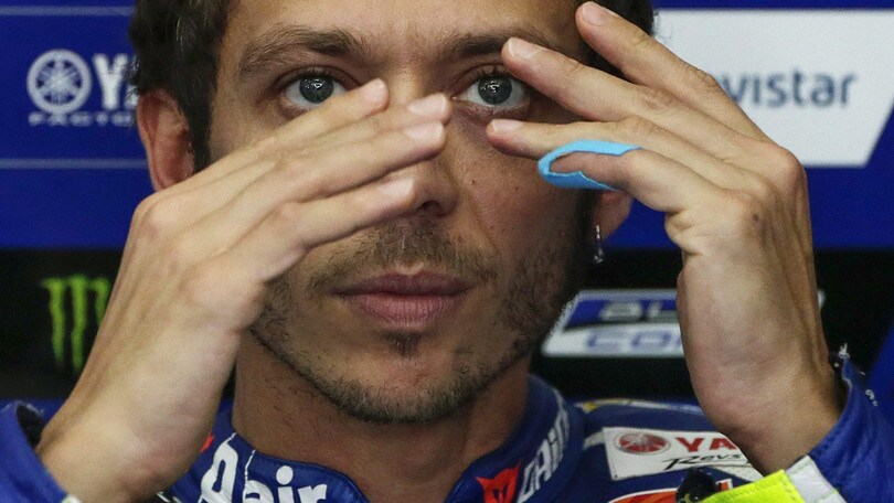 MotoGp, Rossi: «Operazione ok, voglio tornare presto»
