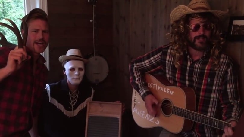 Sui social spopola la canzone: "Chi è il più forte? Höwedes"