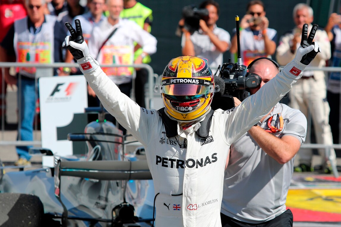 F1, Hamilton: «Per il mondiale c'è ancora tanta strada»