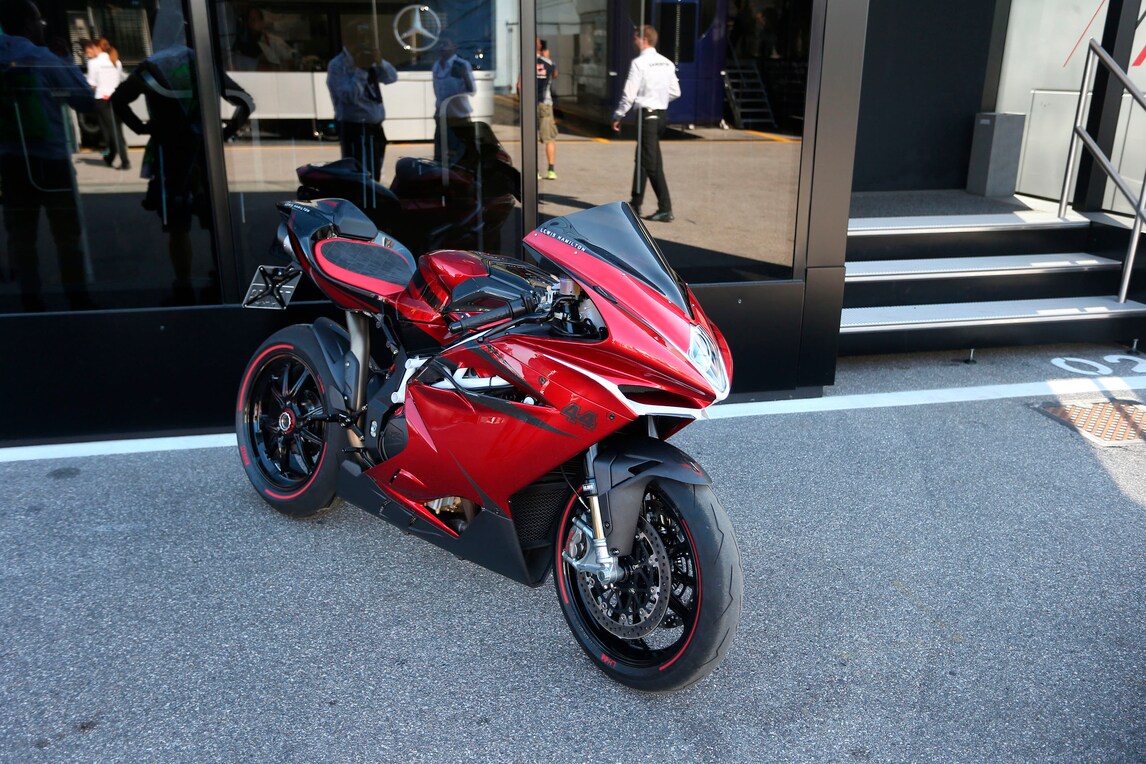 F1, Hamilton si conferma designer: nuovo accordo con MV Agusta