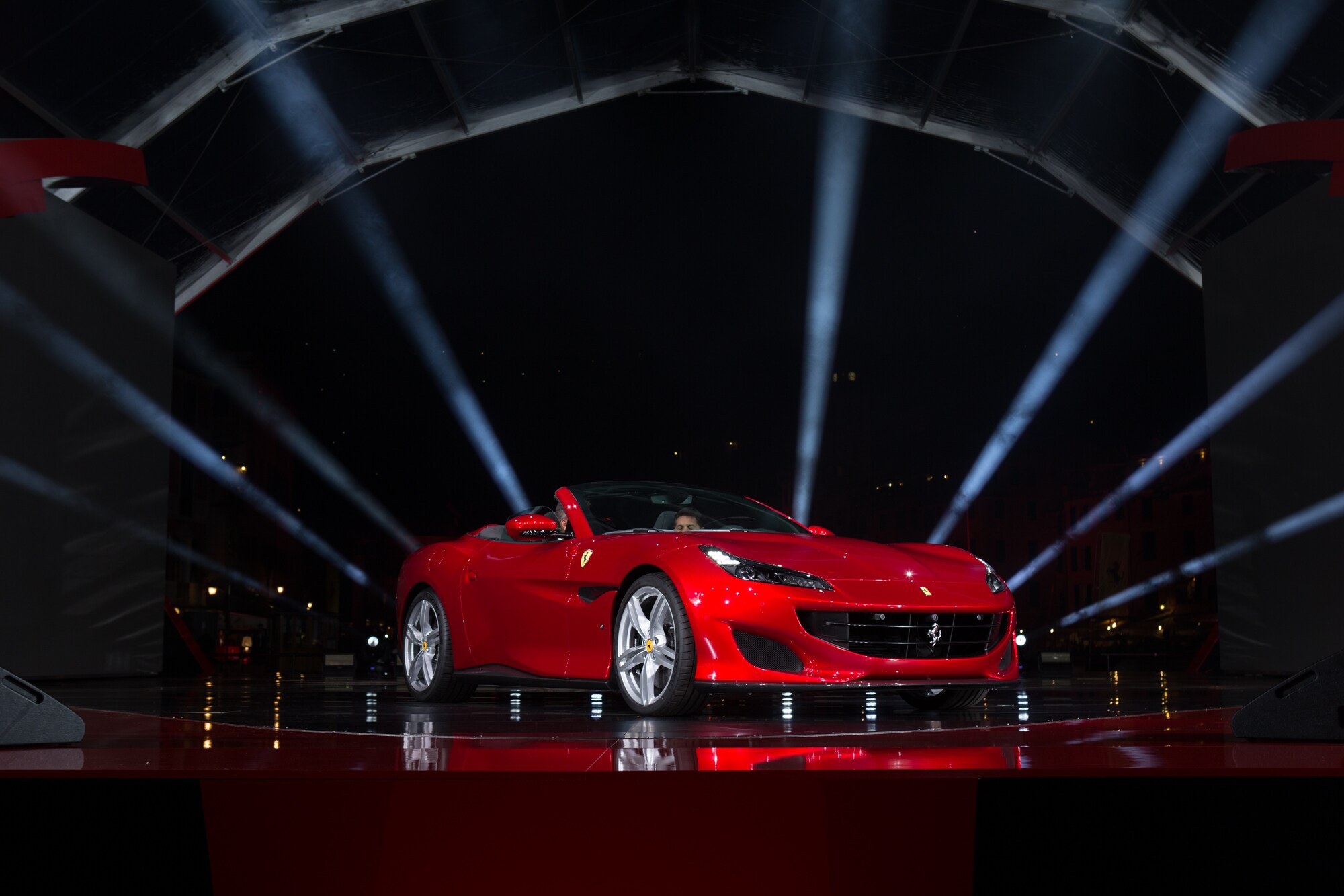 Ferrari celebra i 70 anni con la Portofino: foto