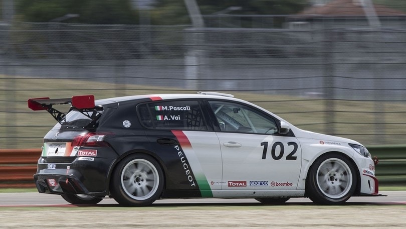 TCR, tra i saliscendi di Imola con la Peugeot 308 RC