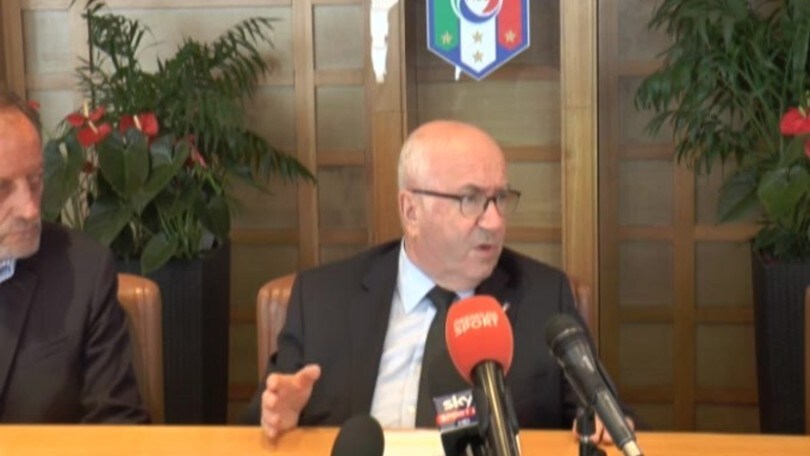 Tavecchio sulle Leghe: "Basta giochini"
