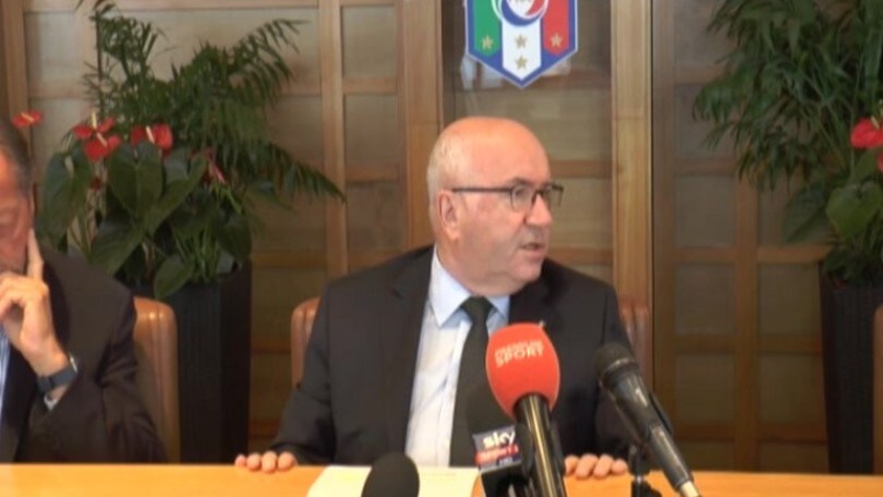Tavecchio: "Valutiamo chiusura anticipata mercato"
