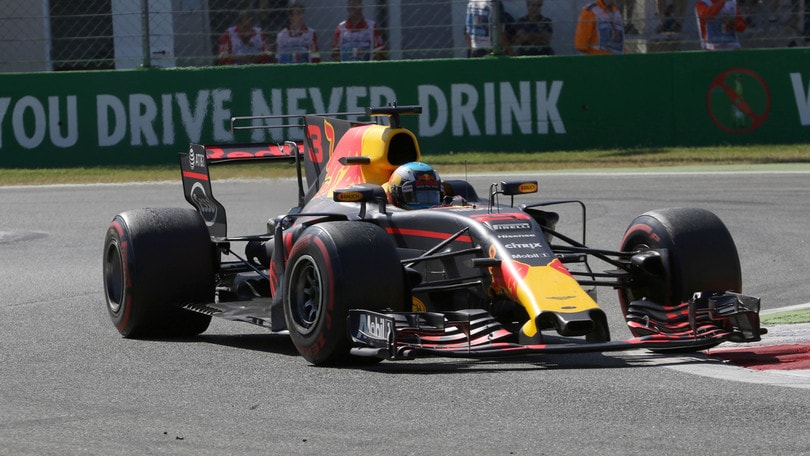 F1, Gp Singapore: a Ricciardo le prime libere, poi Vettel