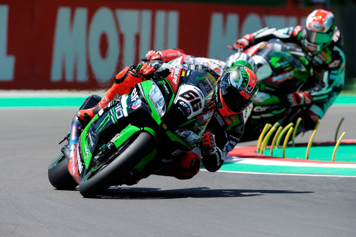 Sbk, Portogallo: spaventoso incidente per Sykes, moto in fiamme