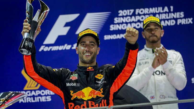 F1 Gp Singapore, Ricciardo: «Ne aveva di più la Mercedes»