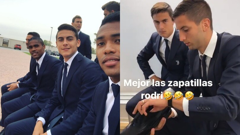 Juventus, è il giorno della foto di squadra. Dybala e Higuain ci scherzano su