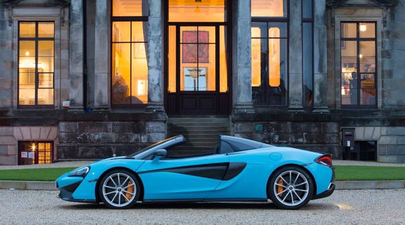 McLaren 570S Spider: vento tra i capelli a 300 km/h